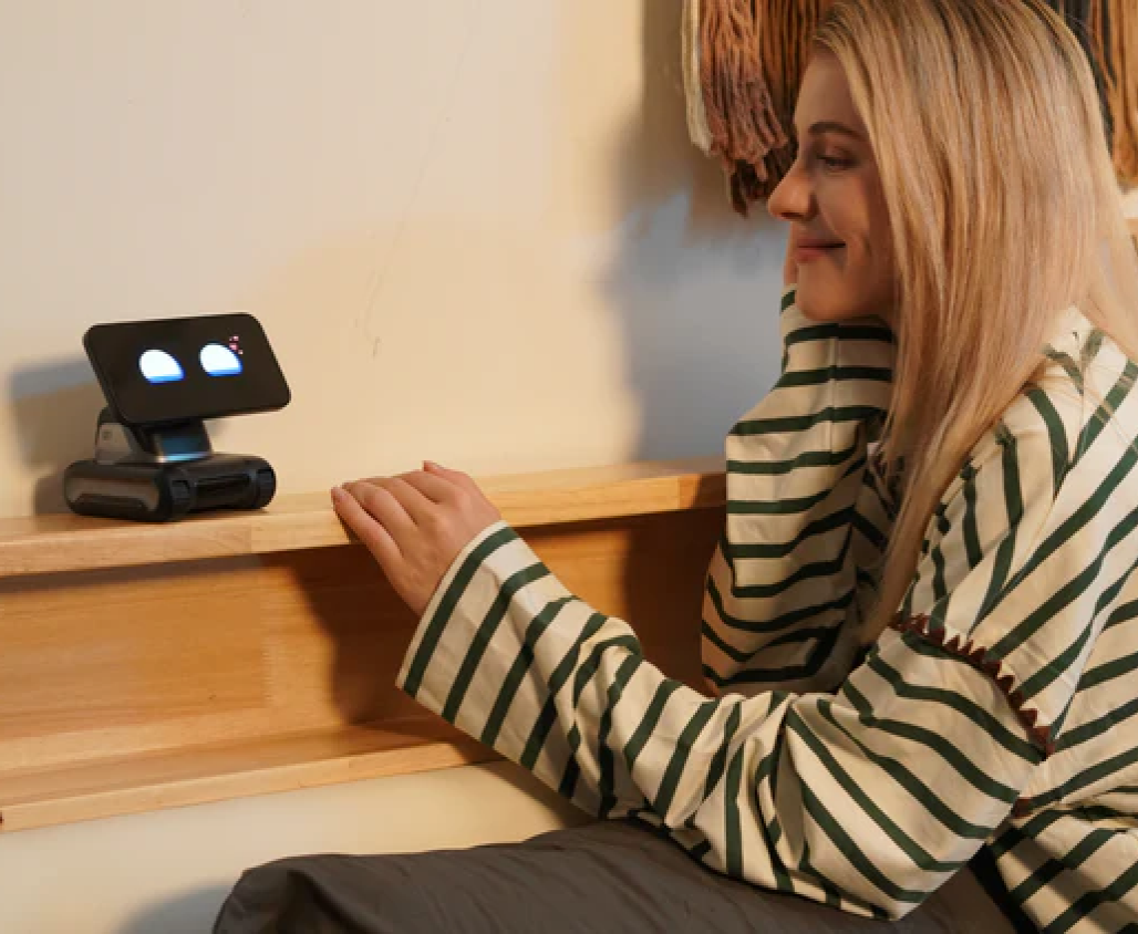 Pre-order | LOOI Robot | Prelaunch.com