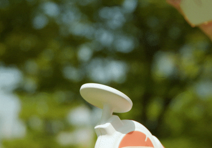 Capture your dog’s best moments, hands-free.