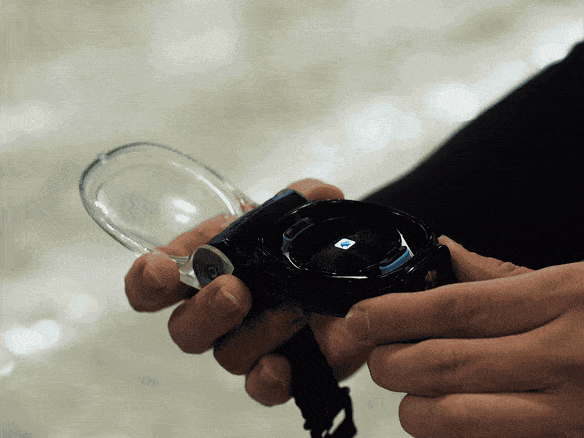 WatchDive: Turn Your Smartwatch Into a Dive Computer