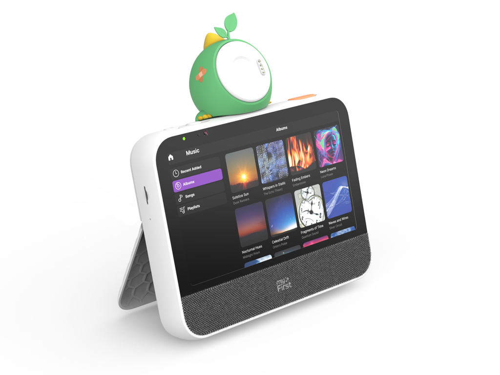 Clario: The Digital Frame for Family Moments