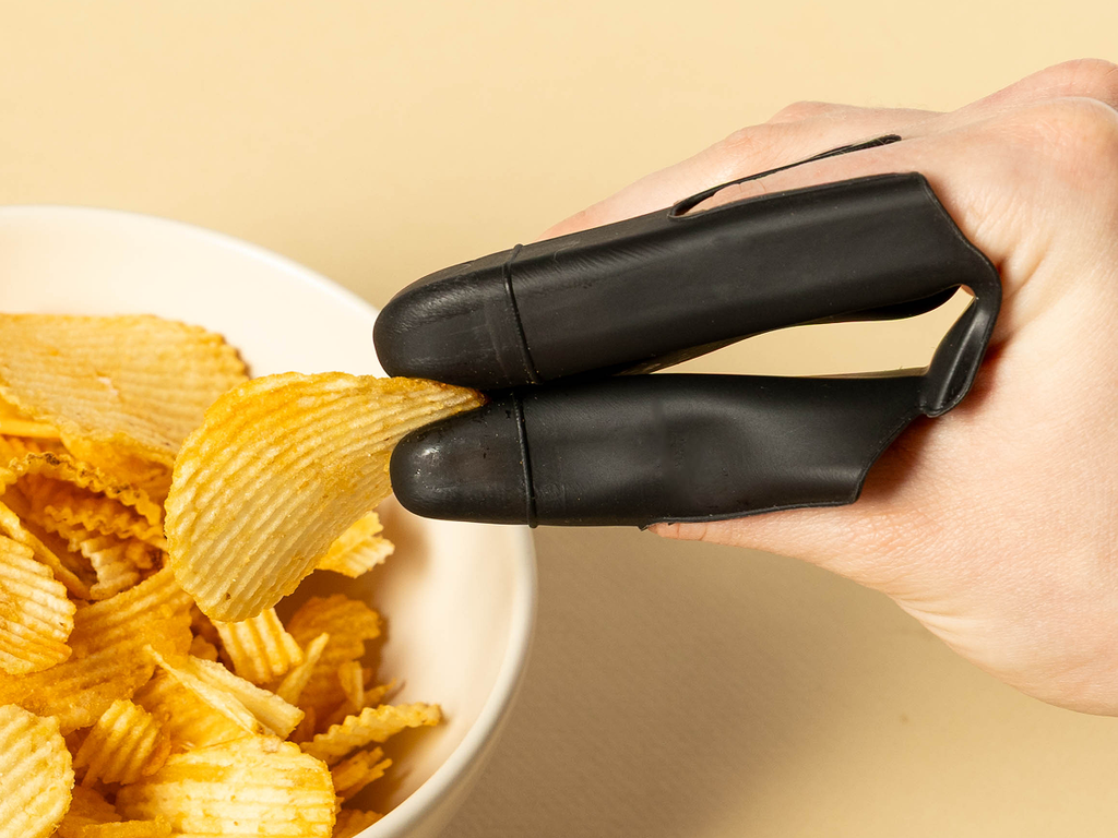 MessyTips: Snack Without Getting Oily Fingers