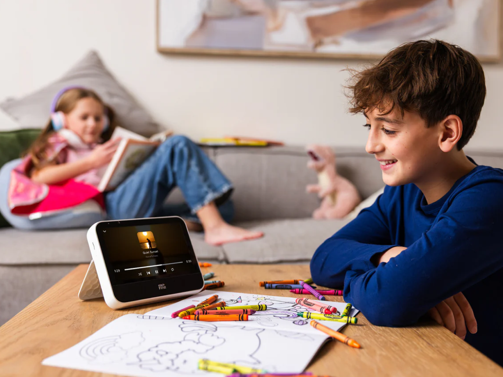 Clario: The Digital Frame for Family Moments
