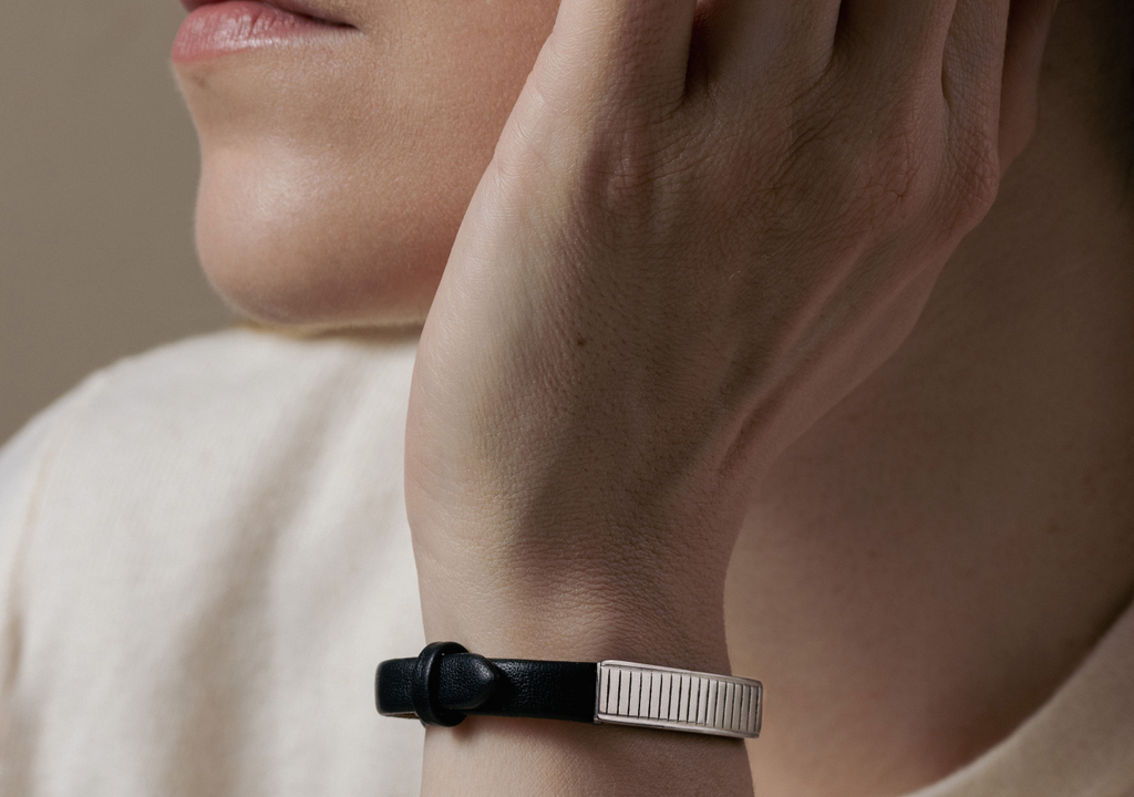 No bulky screen. No constant buzzing. No overwhelm