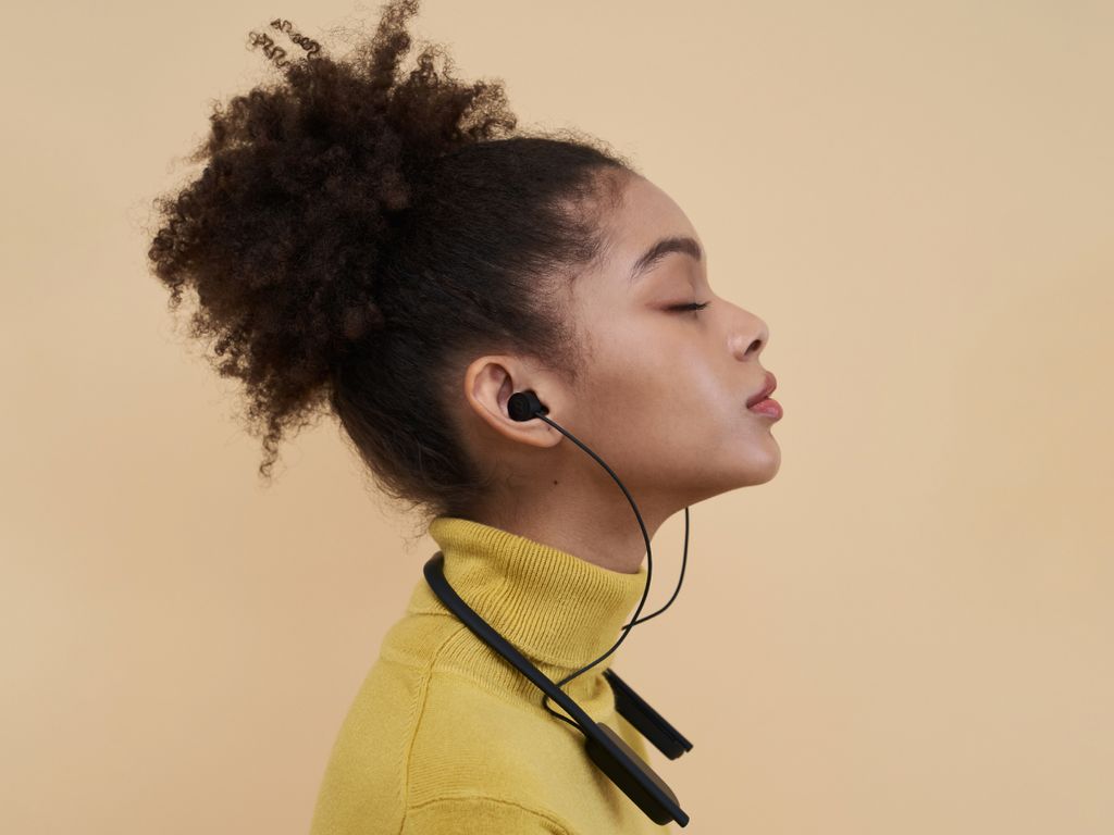 Titan: World’s 1st E-Sim Connected Earbuds