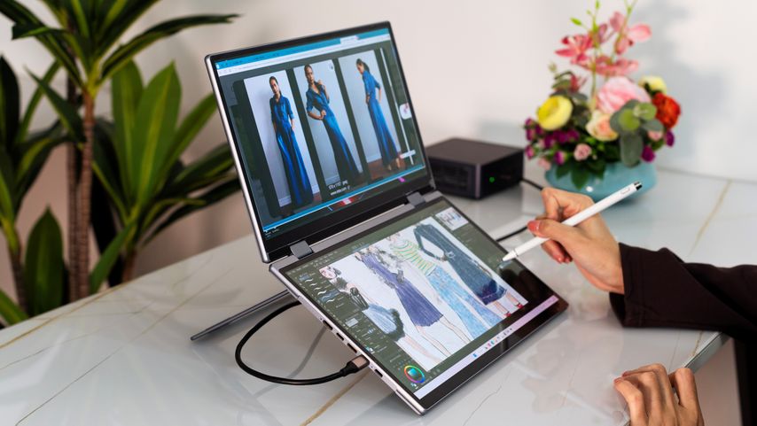 DUAL SCREENS DUAL FUN!