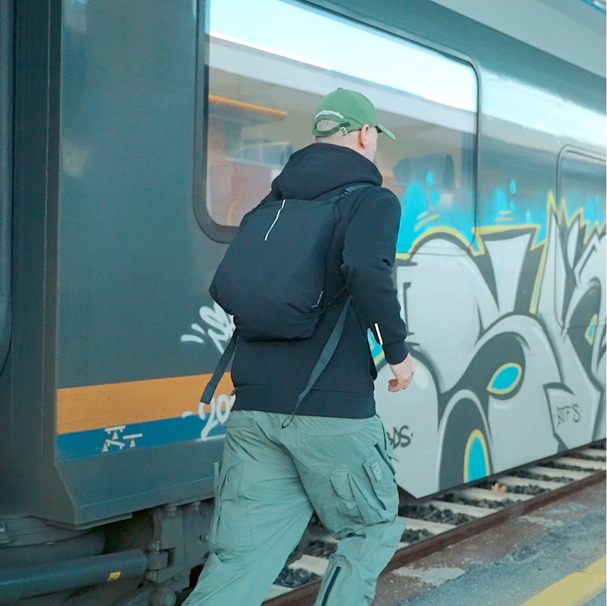 Travel Freedom: Wear it, Hang it, Carry it!